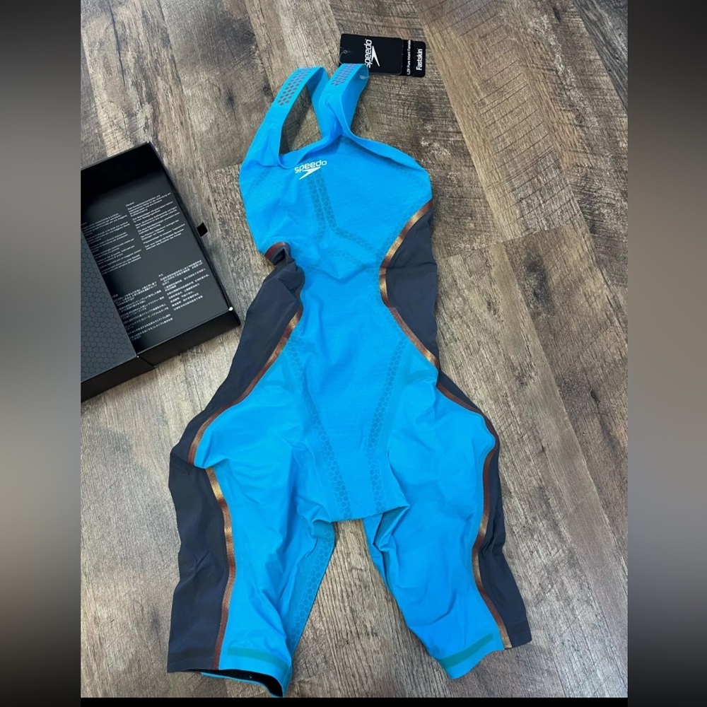 New Speedo LZR Intent size 20 
Technical suit